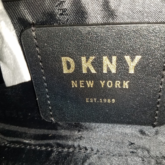 🍃⚘DKNY⚘🍃Lilian Chain Flap Crossbody - Picture 13 of 14